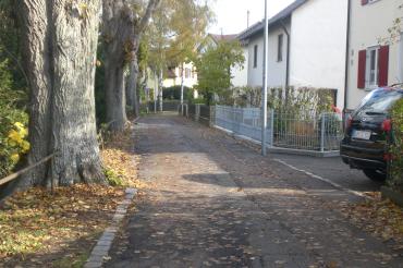 Zu sehen ist die Straße "Am hohen Schänzle" in Nördlingen.
