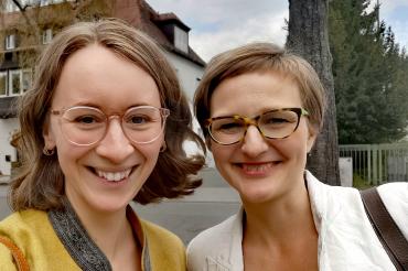 Zu sehen sind Eva Lettenbauer und Franziska Brantner.