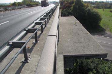 Berührungsschutz an Brücke