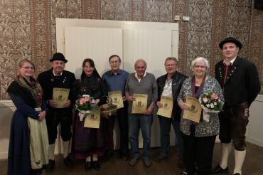 Die Geehrten mit dem 1. und 2. Vorstand: (von links): Nadine Adam (2. Vorstand), Horst Krommrei, Wilma Fischer, Eduard Beutel, Ulrich Seefried, Reiner Adam, Monika Wörner, Andreas Reiter (1. Vorstand). 