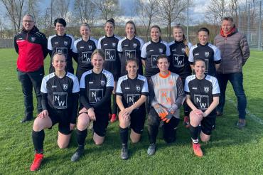 Gruppenbild der Frauenfußballmannschaft des SV Wörnitzstein-Berg