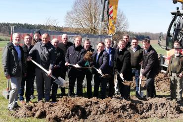 Spatenstich für neuen Geh- und Radweg in Sulzdorf