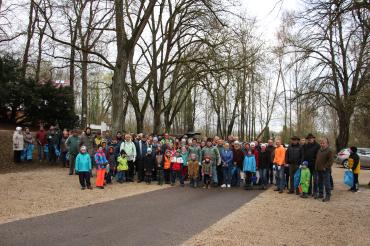 Helferinnen und Helfer bei Nördlinger Putzaktion auf der Marienhöhe