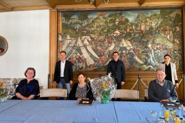 Oberbürgermeister Wittner verabschiedete die drei langjährigen städtischen Mitarbeiter Dora Spielvogel, Ilse Wimmer und Friedrich Beck (sitzend von links).
