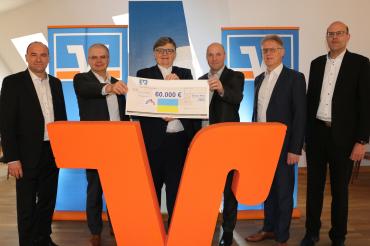 RVB-Vorstände Donau-Ries mit Spendenscheck für Ukraine