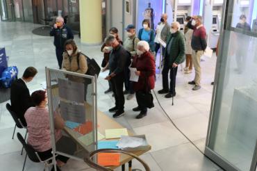 14 Geschäftsstellen wurden an sieben Tagen zu Wahllokalen umfunktioniert, wo die Mitglieder direkt und demokratisch ihre Vertreterinnen und Vertreter in das höchste Organ der Genossenschaft wählten. 