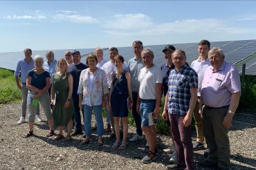 Stadtrat Nördlingen vor Solaranlagen. 