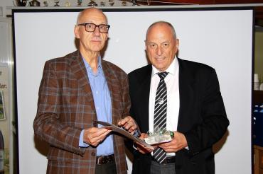 Joachim Hill (links) wurde zum neuen Vorstand des TSV Bäumenheim gewählt. Harald Hämmerlein (rechts) führte den Verein in den vergangenen Jahren kommissarisch als zweiter Vorstand. 