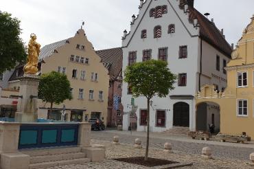 Das Bild zeigt den Wemdinger Marktplatz.