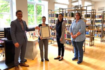 Erhalt der Ausbildungsberechtigung in der Stadtbibliothek Nördlingen. 