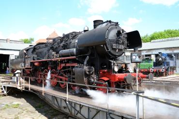 Das Bild zeigt eine Dampflok.