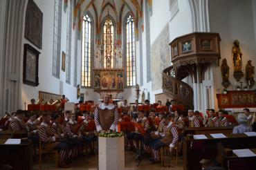 Knabenkapelle + Dirigent Oliver Körner.