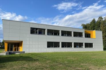 Das Bild zeigt die Pflegefachschule in Donauwörth.