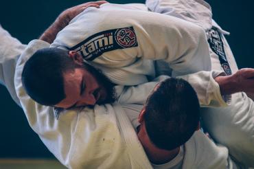 Das Bild zeigt die Kampfsportart Jiu-Jitsu