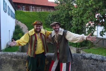 Das Bild zeigt die beiden Hauptpersonen Flick & Flack