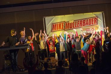 Das Bild zeigt ein Konzert von Mike Müllerbauer.