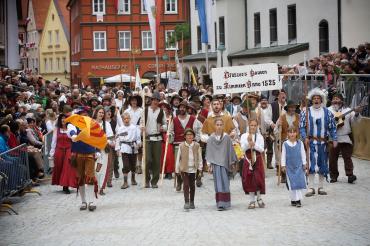 Das Bild zeigt das Stadtmauerfest in Nördlingen.