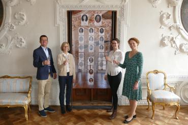 Das Bild zeigt die Sonderführung "Geburtstagskaffee im Schloss" am Residenzschloss Oettingen.