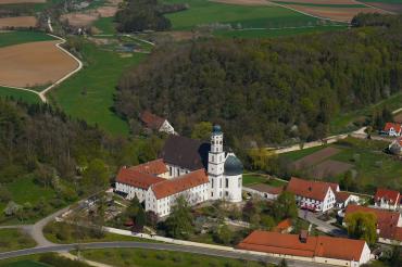Das Bild zeigt das Kloster Maihingen.