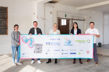 Das Bild zeigt Personen von Links-Nach Rechts Alexandra Taglieber, Stefan Kirchner, Stefanie Saam, Christine Manz, Marco Kleebauer