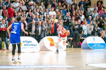 Das Bild zeigt Samantha Hill