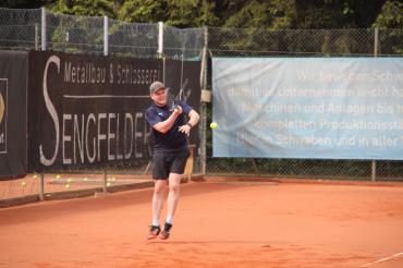 Das Bild zeigt einen Spieler des TC Bäumenheim.