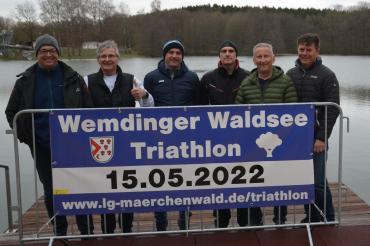 Das Bild zeigt das Organisationsteam des Waldseetriathlons.