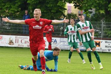 Das Bild zeigt Jonas Greppmeir nach dem 2:0.