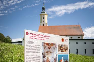 Das Bild zeigt die Wemdinger Wallfahrtskirche.