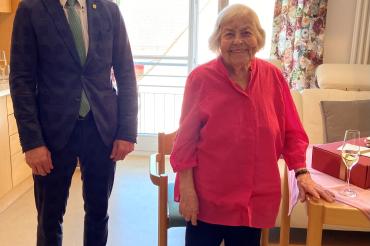Zum 100. Geburtstag gratulierte Oberbürgermeister David Wittner der Nördlingerin Edeltraud Herzog sehr herzlich. 