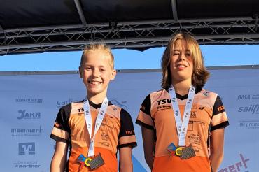 Das Bild zeigt v.l.n.r. Joel Westphal und Nina Mayer