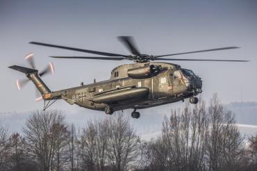 Das Bild zeigt einen Hubschrauber des Typs CH-53.