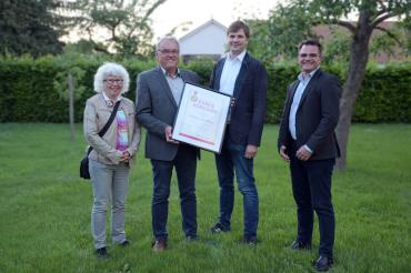 Das Bild zeigt von links: Claudia Weber, Wolfgang Schiffelholz, Vereinsvorsitzender Dr. Andreas Schiffelholz, OB Sorré