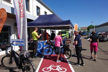 Codier-Aktion des ADFC Donau-Ries bei Zweirad Uhl in Donauwörth