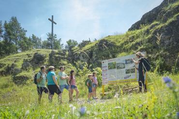 Das Bild zeigt eine Geopark-Ries-Führung.
