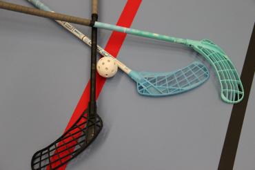 Ausrüstung für Floorball. 