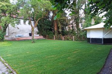 Das Bild zeigt den Sommergarten am Ochsentörl.