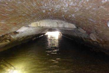 Das Bild zeigt den Egerkanal in Nördlingen.