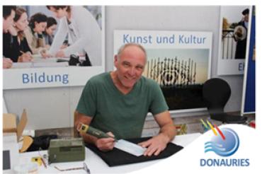 Kunstwerk "Blick ins Ries" und Künstler Wolfgang Mussgnug. 