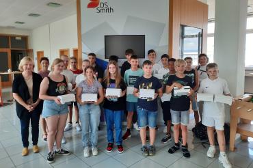 Schulklasse bei DS Smith. 