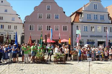 Das Bild zeigt den Wemdinger Marktplatz