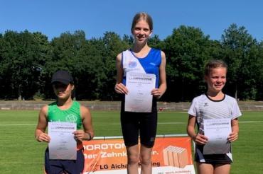 Viktoria Zaijitschek bei der Siegerehrung. 