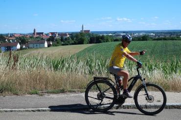 Das Bild zeigt den Führer der Radrundtour, Günther Gierak.