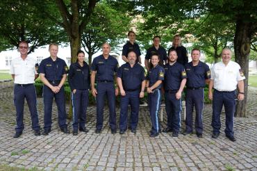 Das Bild zeigt die Teilnehmer am Gebäudereiniger-Lehrgang.