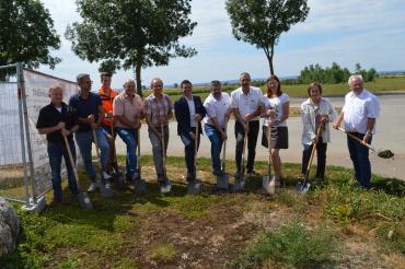 Am vergangenen Freitag fand der Spatenstich für den Bau des Radweges zwischen Dürrenzimmern und Maihingen statt. 
