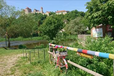 Das Bild zeigt den Wörnitzstrand in Harburg.