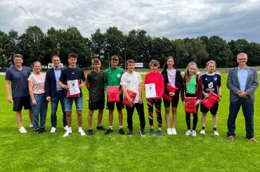 Das Bild zeigt die Sieger der Staffelläufe