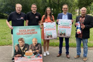 Das Bild zeigt die Verantwortlichen für das Wemdinger Open Air Kino.
