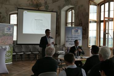 Das Bild zeigt der Mitgliederversammlung von Ferienland Donau-Ries e.V..