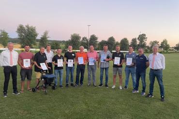 Das Bild zeigt die Geehrten des SV Hoppingen.